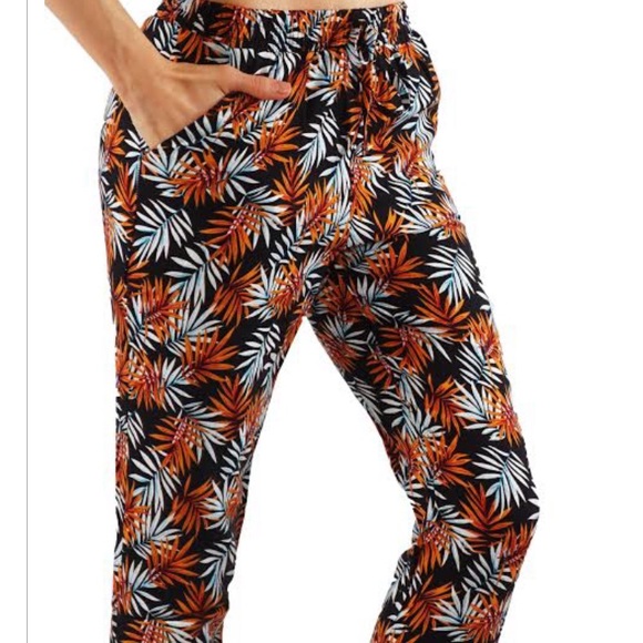 shosho Pants - Casual joggers white and orange leaf